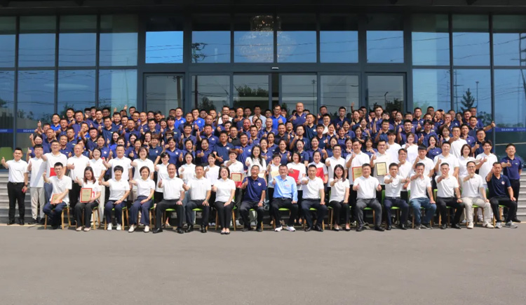 新芯因海 大有未来——青岛德晋贵宾厅集团成立二十五周年表彰大会隆重举行